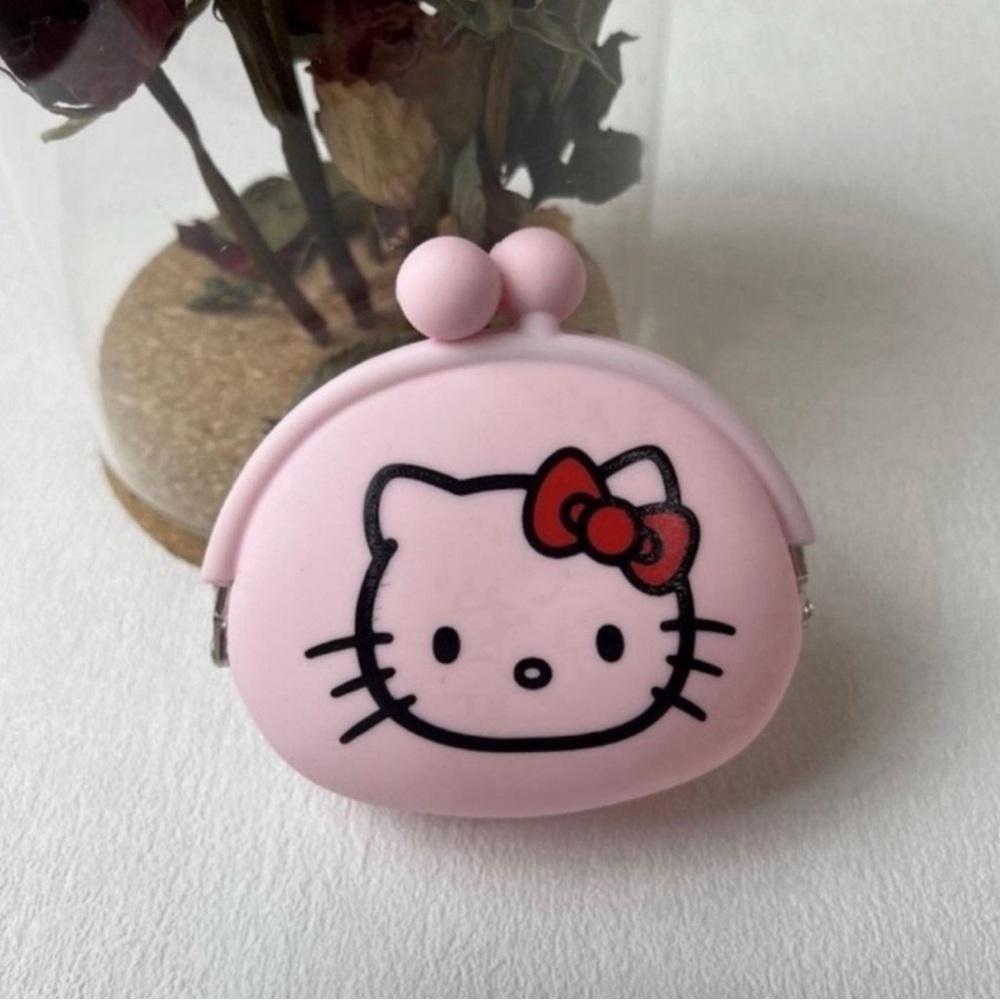 Hello Kitty NEW Silicone KissLock Coin Pouch